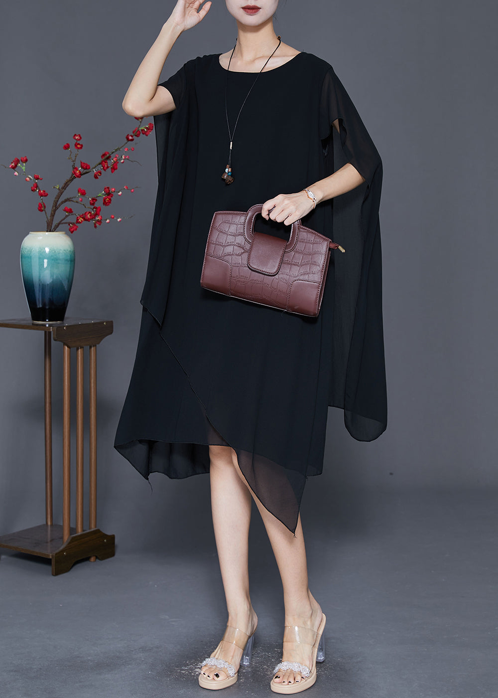 Well Tailored Dress with a Graceful Silhouette