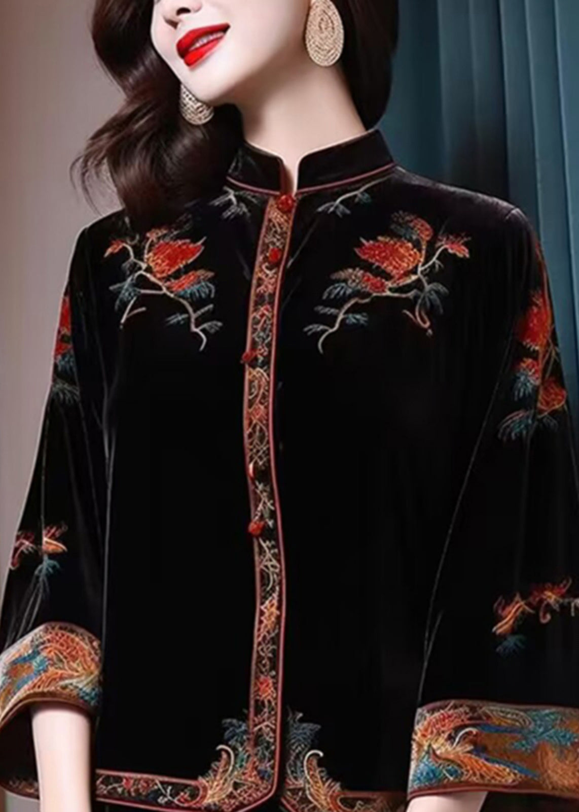 Well Tailored Top with a Graceful Silhouette