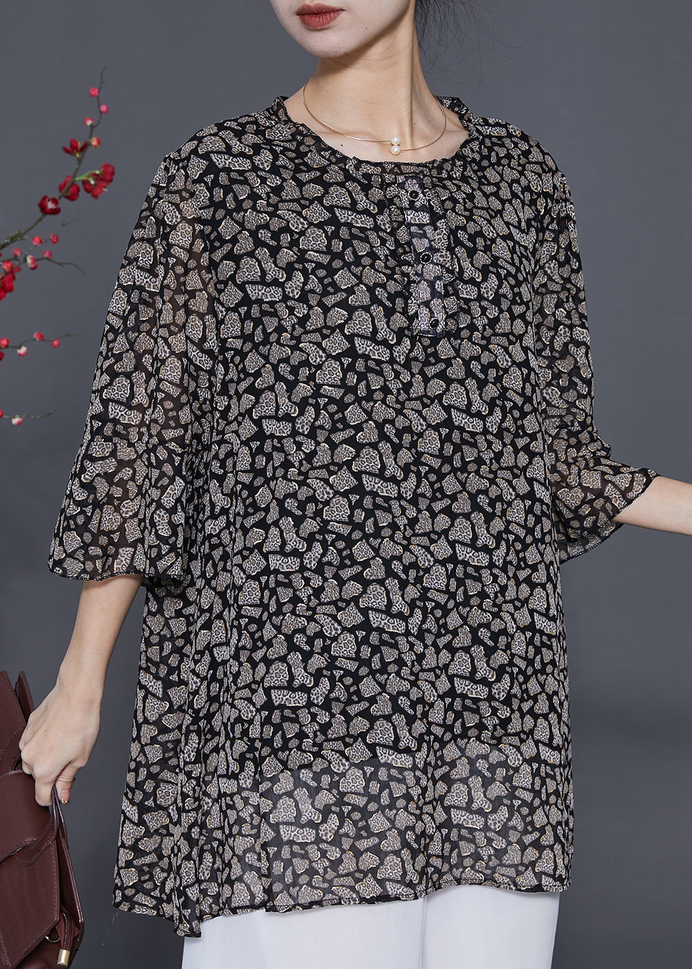 Effortlessly Elegant Top with a Timeless Design