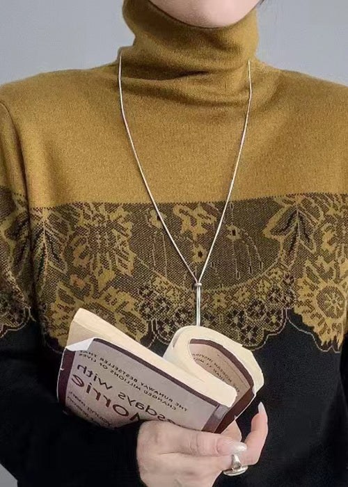 Well Tailored Sweater with a Graceful Silhouette