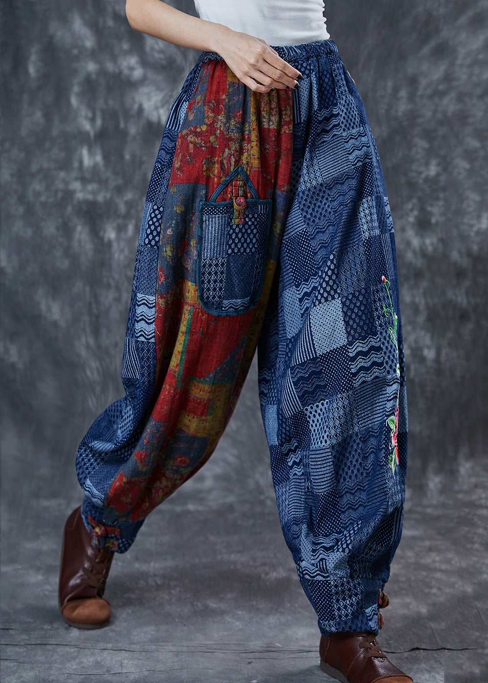 Effortlessly Elegant Pants with a Timeless Design