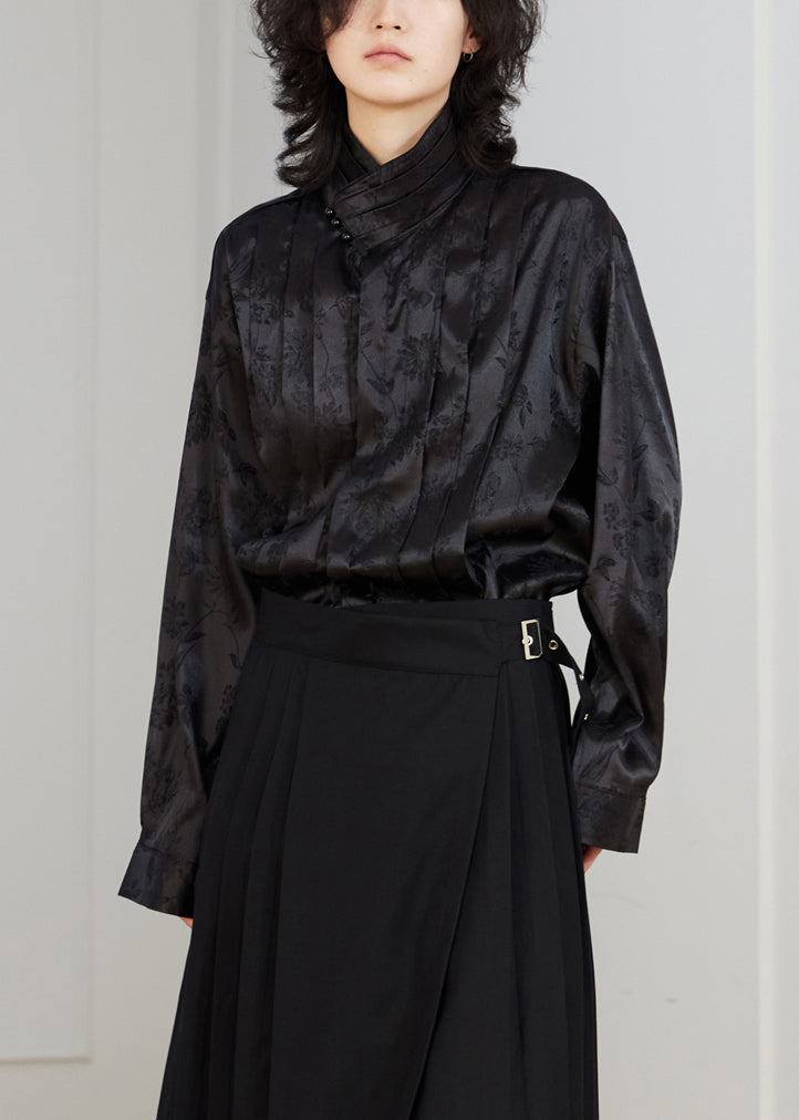 Sophisticated Blouse with a Clean Classic Look