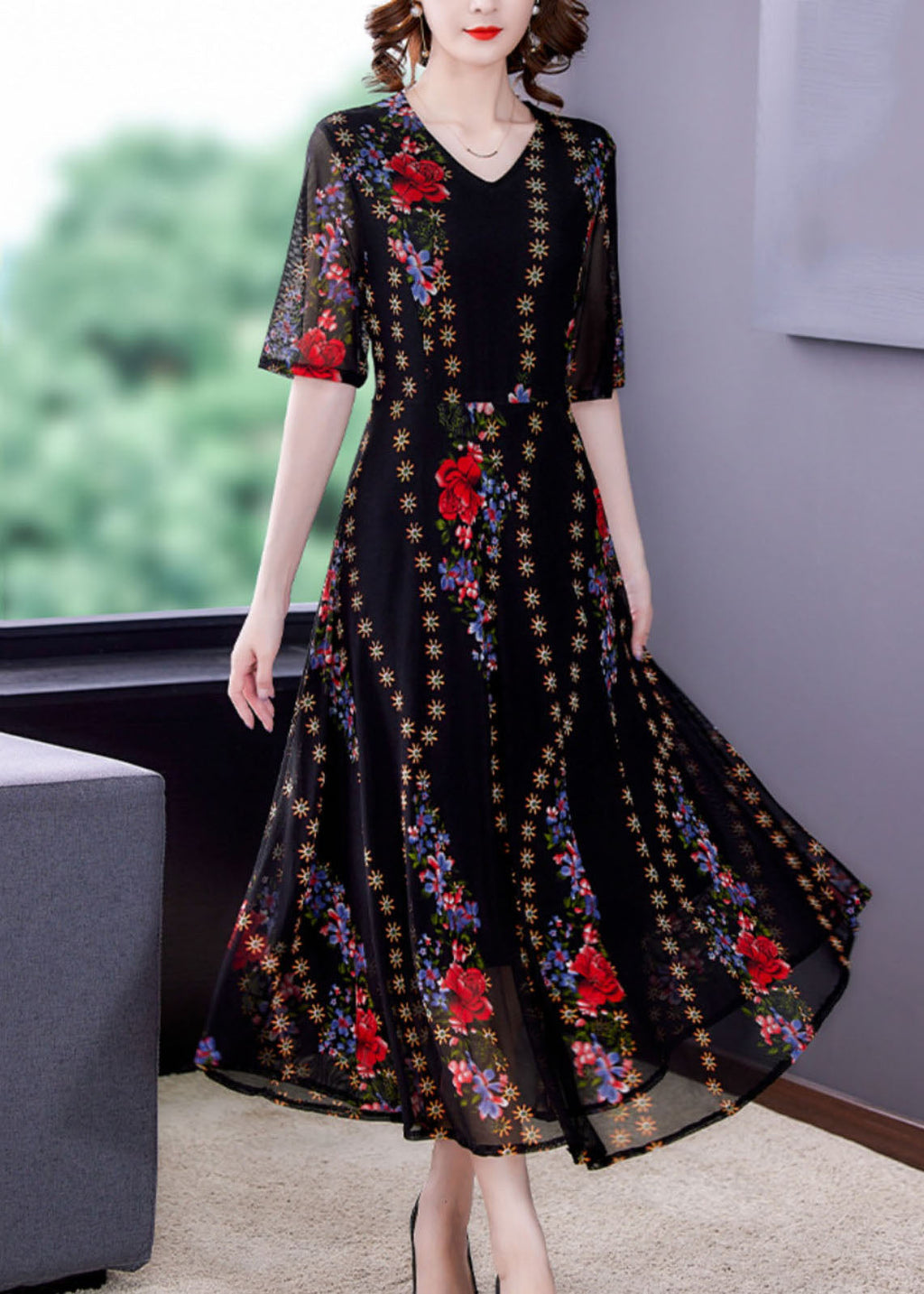 Well Tailored Dress with a Graceful Silhouette