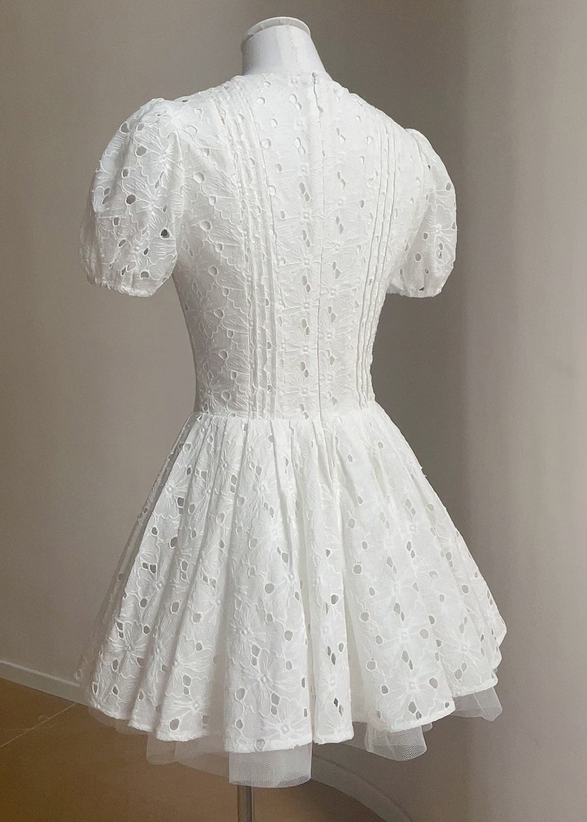 Beautifully Finished Dress in a Timeless Design