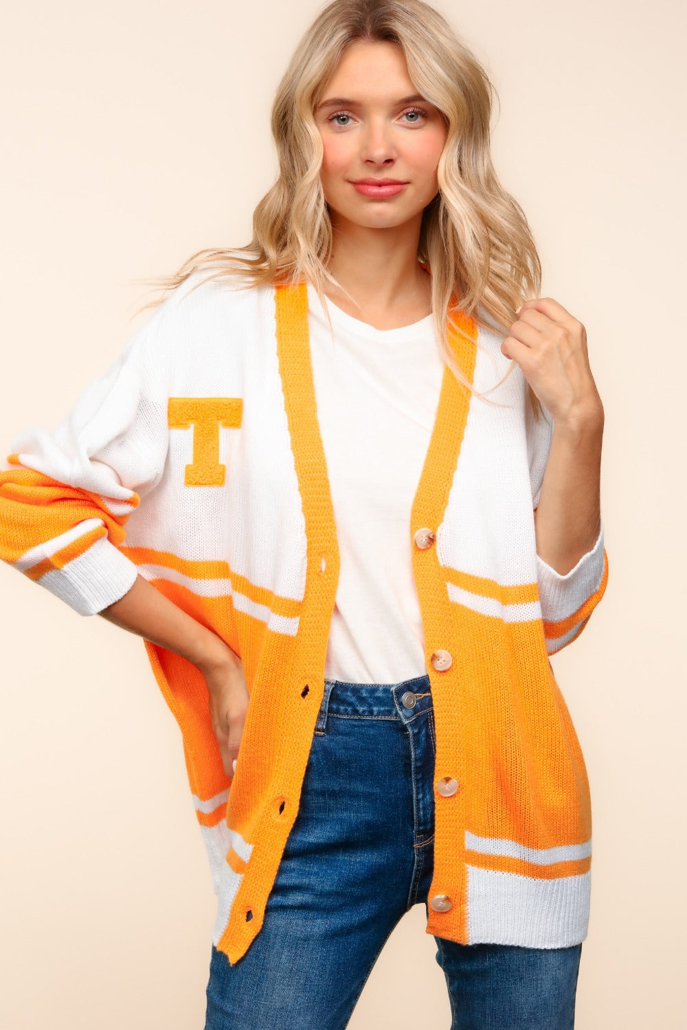 Well Tailored Cardigan with a Graceful Silhouette