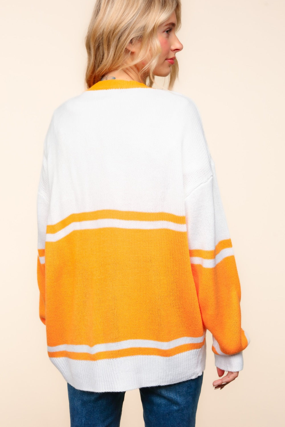 Well Tailored Cardigan with a Graceful Silhouette