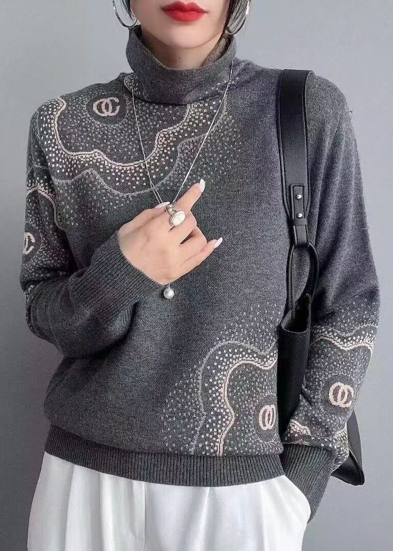 Effortlessly Elegant Sweater with a Timeless Design