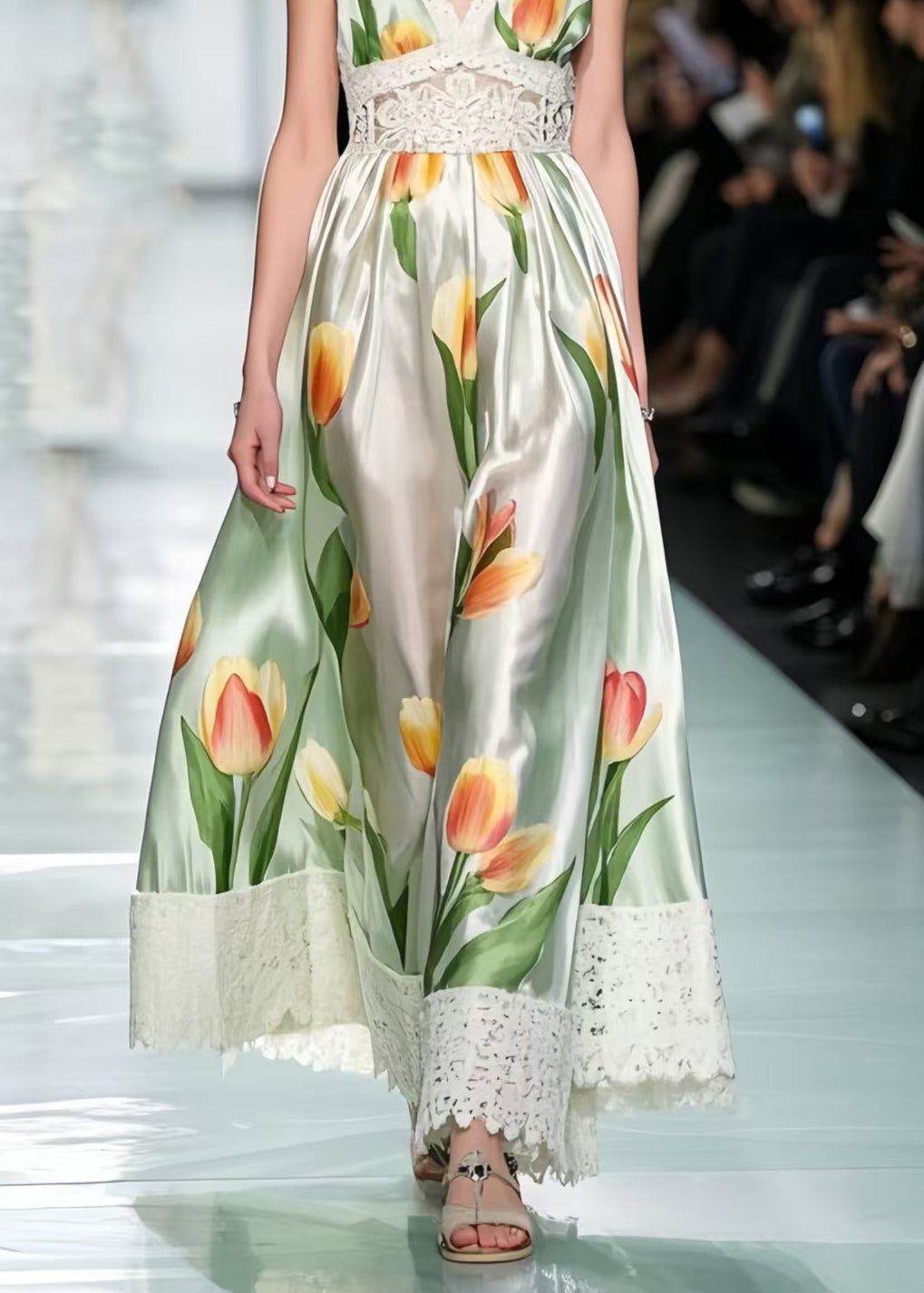 Well Tailored Dress with a Graceful Silhouette