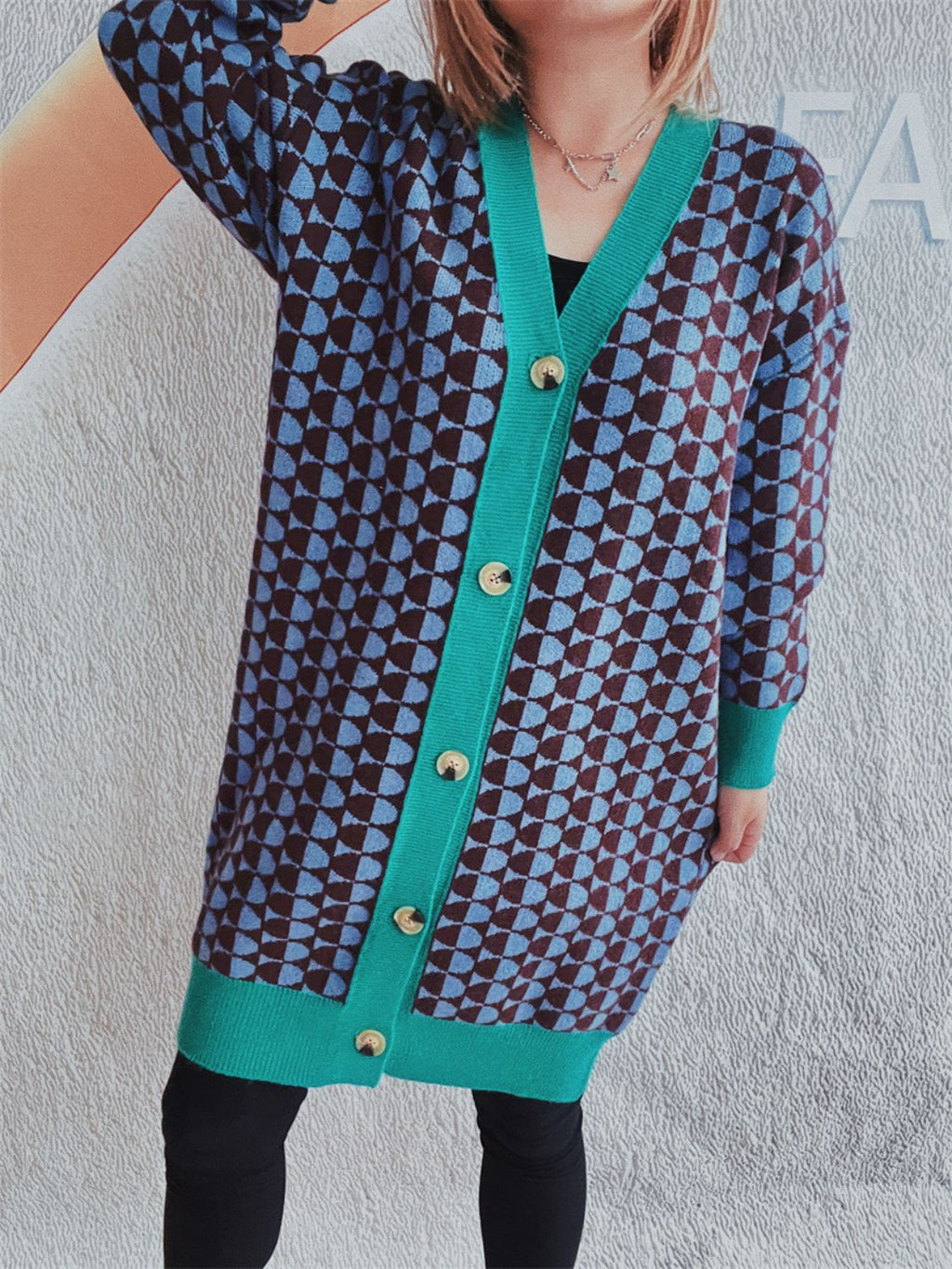 Effortlessly Elegant Cardigan with a Timeless Design