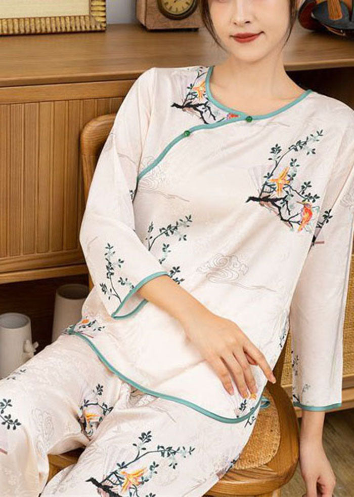 Effortlessly Elegant Garment with a Timeless Design
