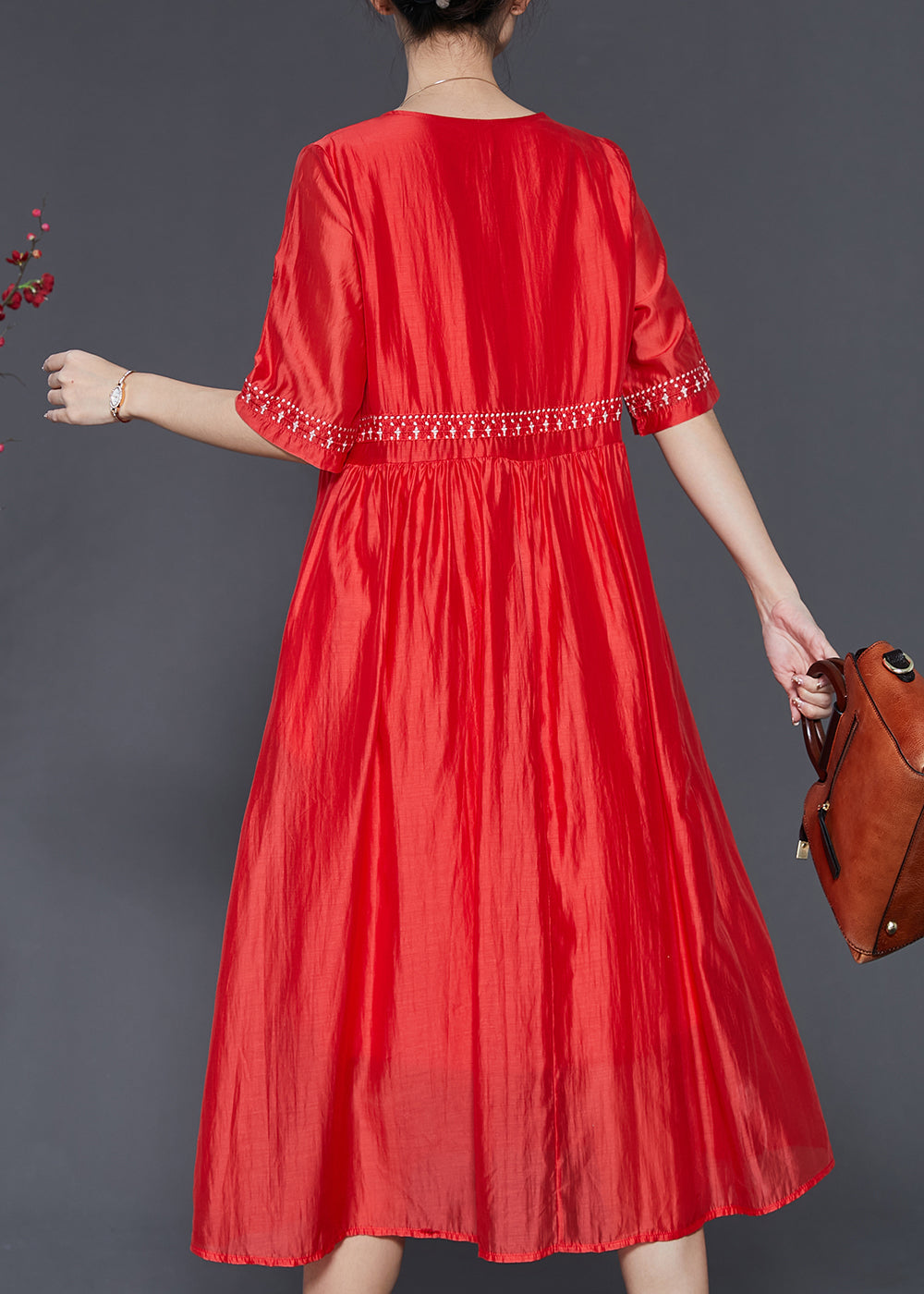 Effortlessly Elegant Dress with a Timeless Design