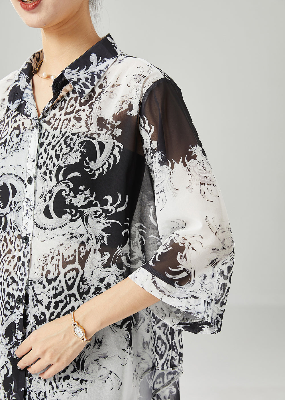 Beautifully Finished Blouse in a Timeless Design