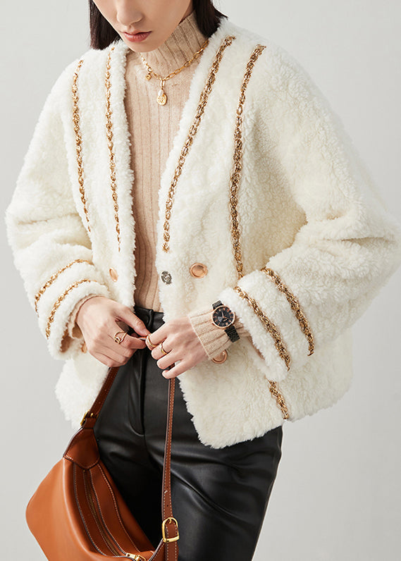 Well Tailored Coat with a Graceful Silhouette