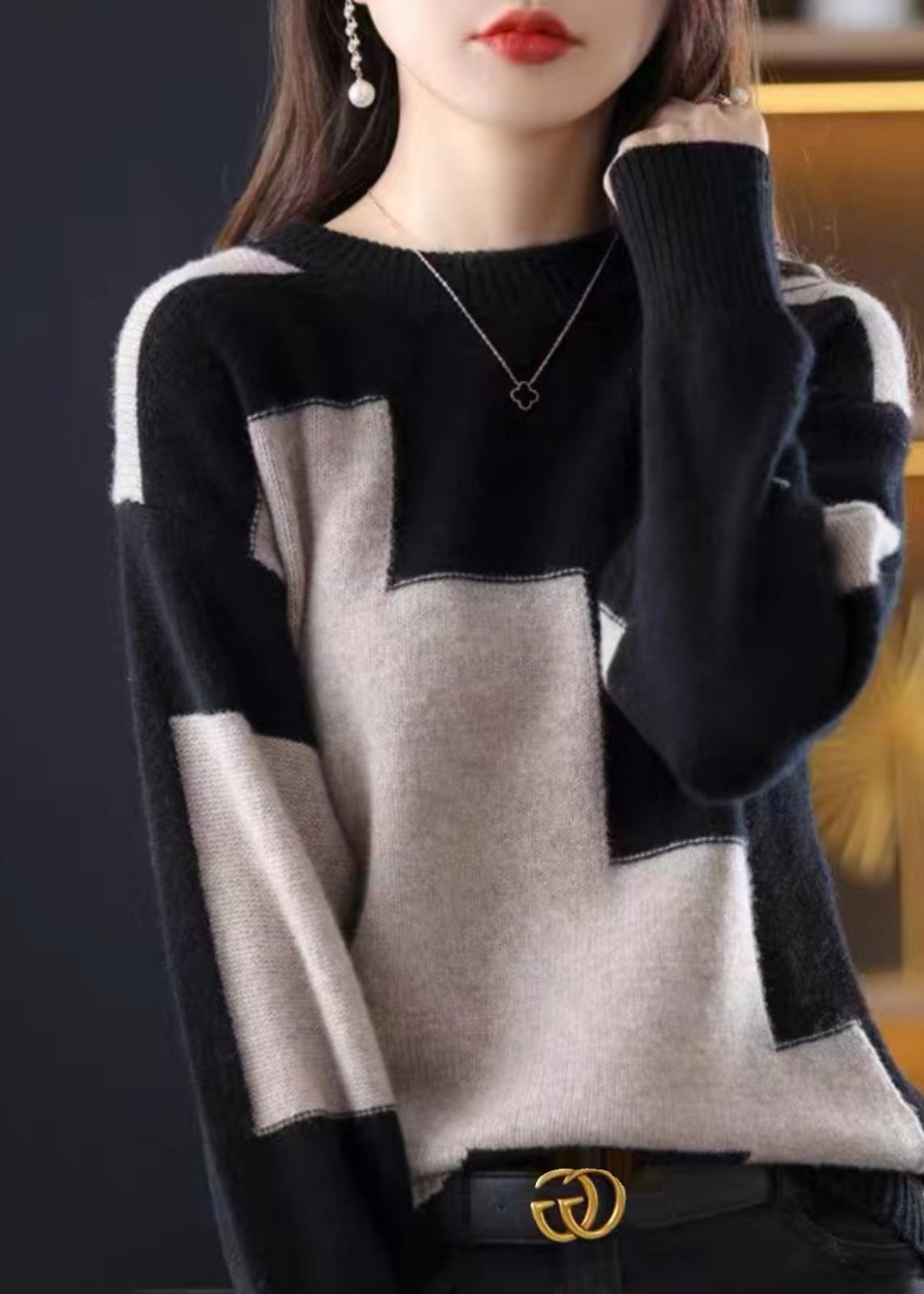 Well Tailored Sweater with a Graceful Silhouette