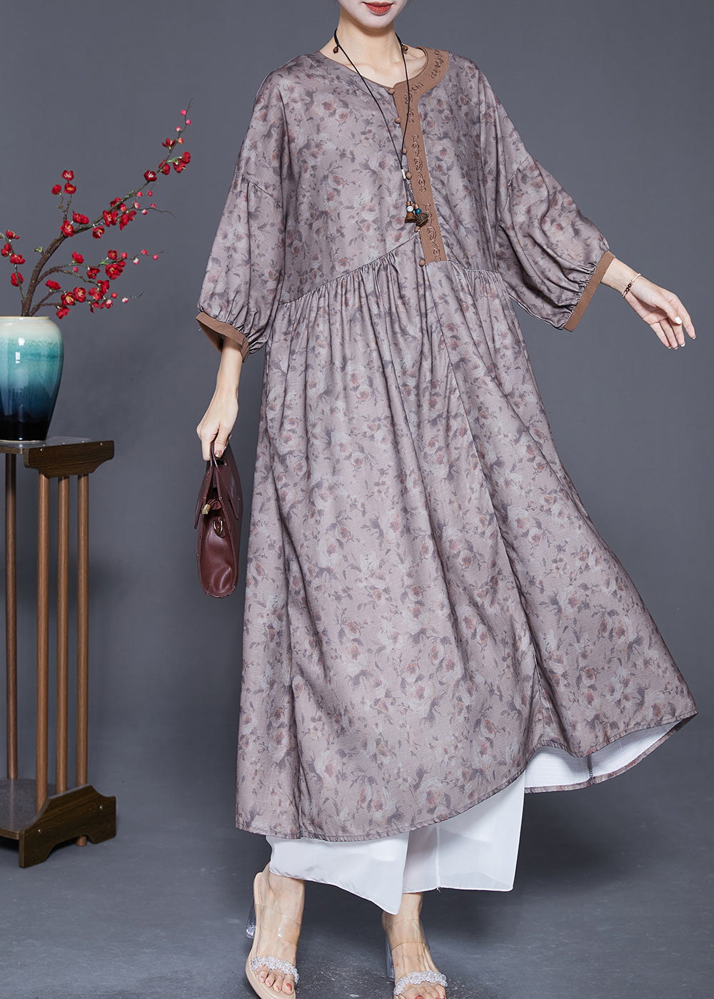 Beautifully Finished Dress in a Timeless Design