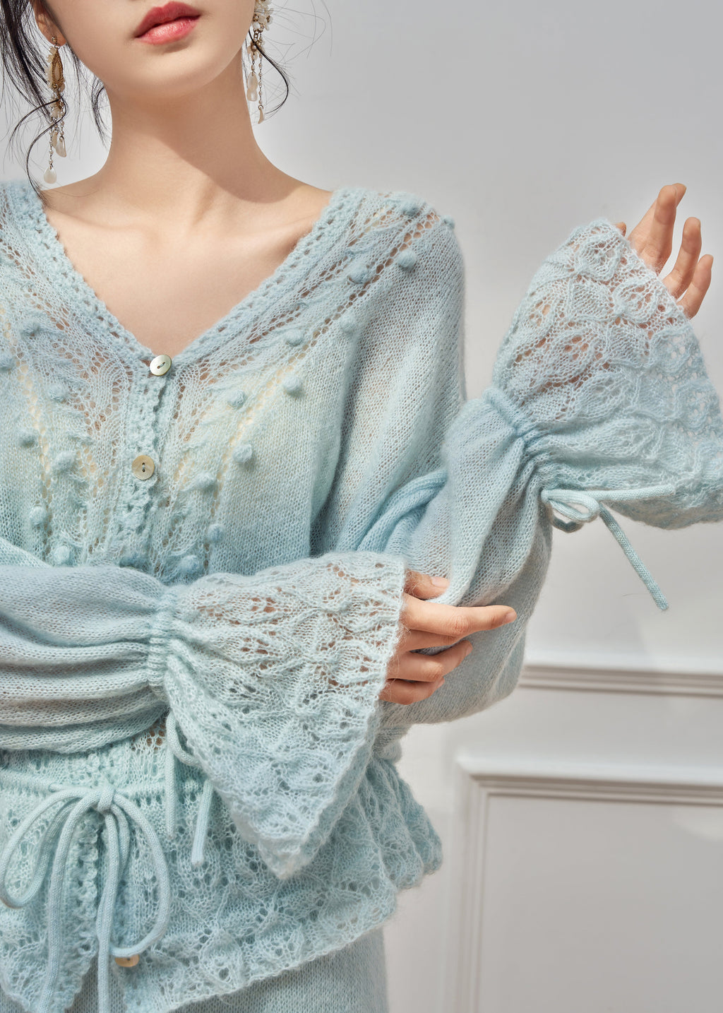Effortlessly Elegant Sweater with a Timeless Design