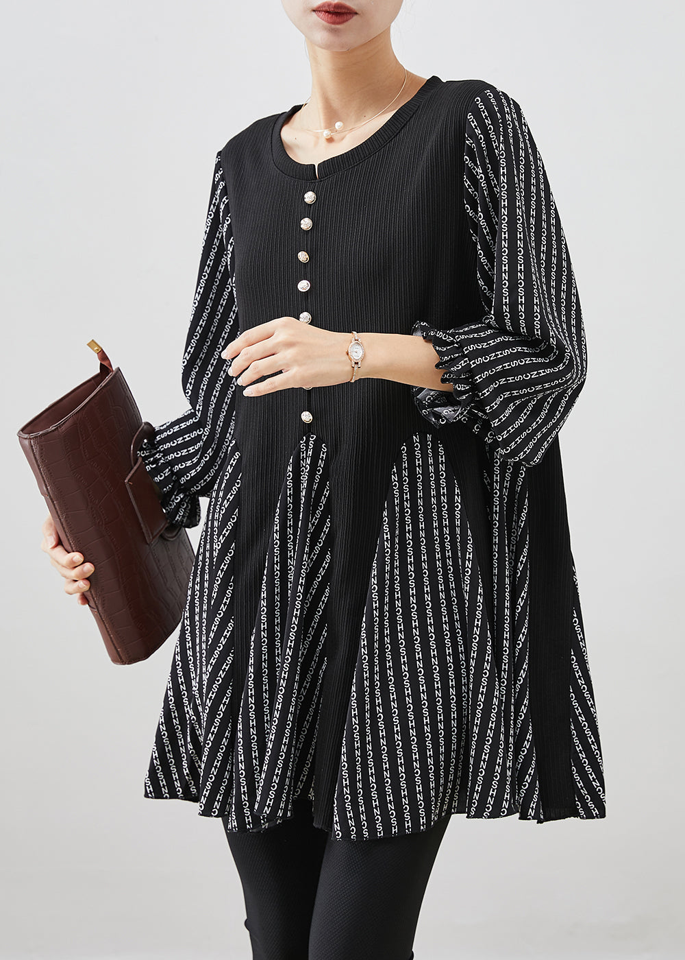 Effortlessly Elegant Dress with a Timeless Design