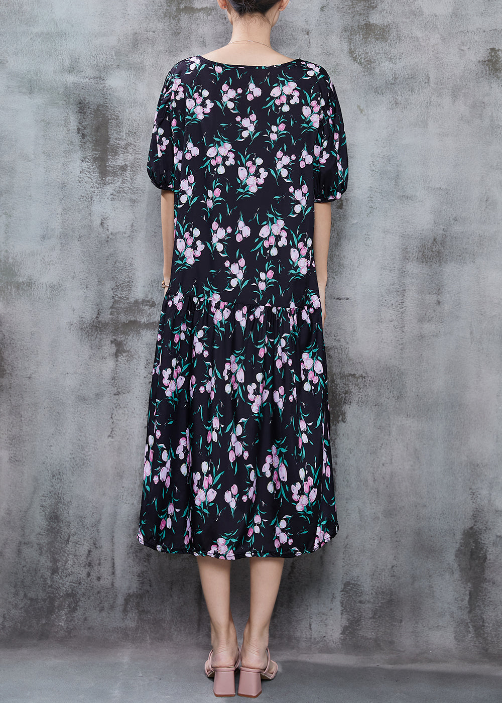 Well Tailored Dress with a Graceful Silhouette