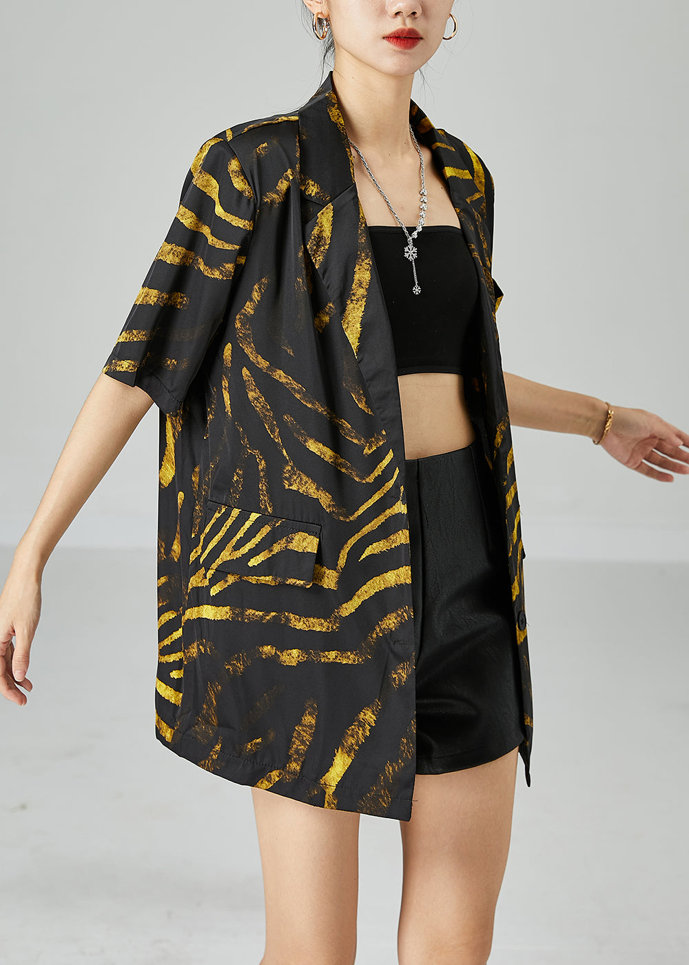 Well Tailored Coat with a Graceful Silhouette