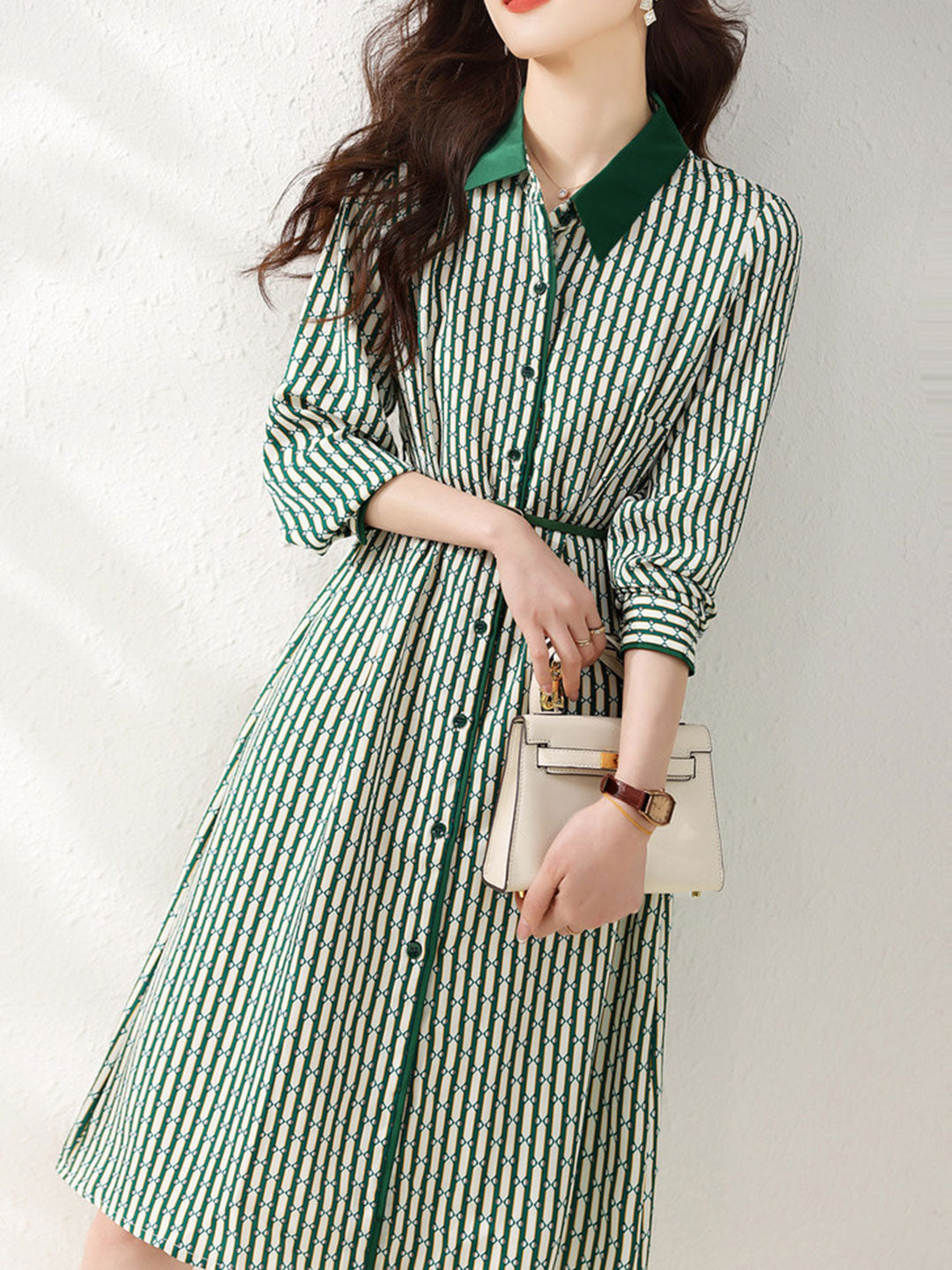 Well Tailored Dress with a Graceful Silhouette