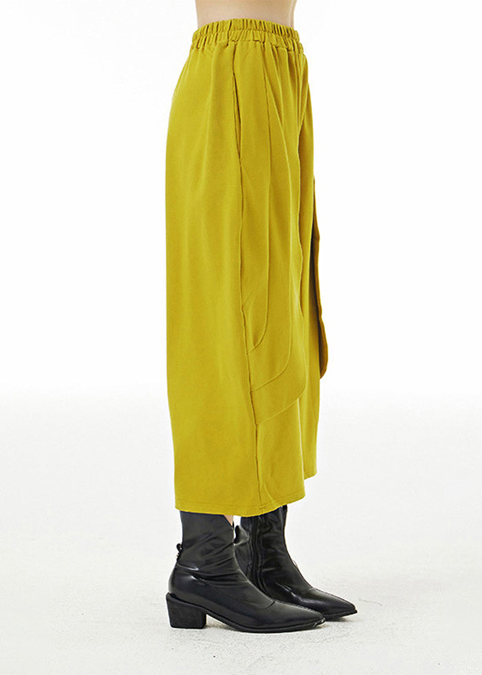 Effortlessly Elegant Pants with a Timeless Design