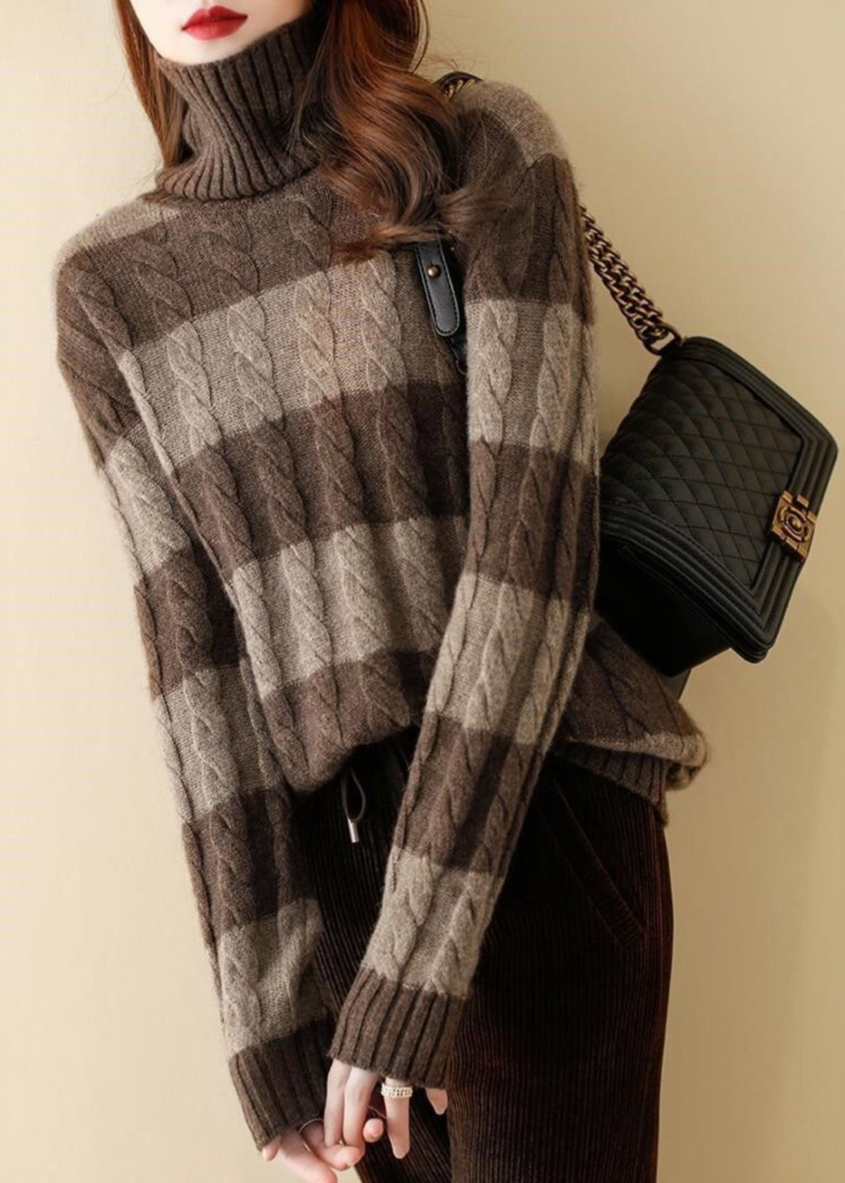 Well Tailored Sweater with a Graceful Silhouette