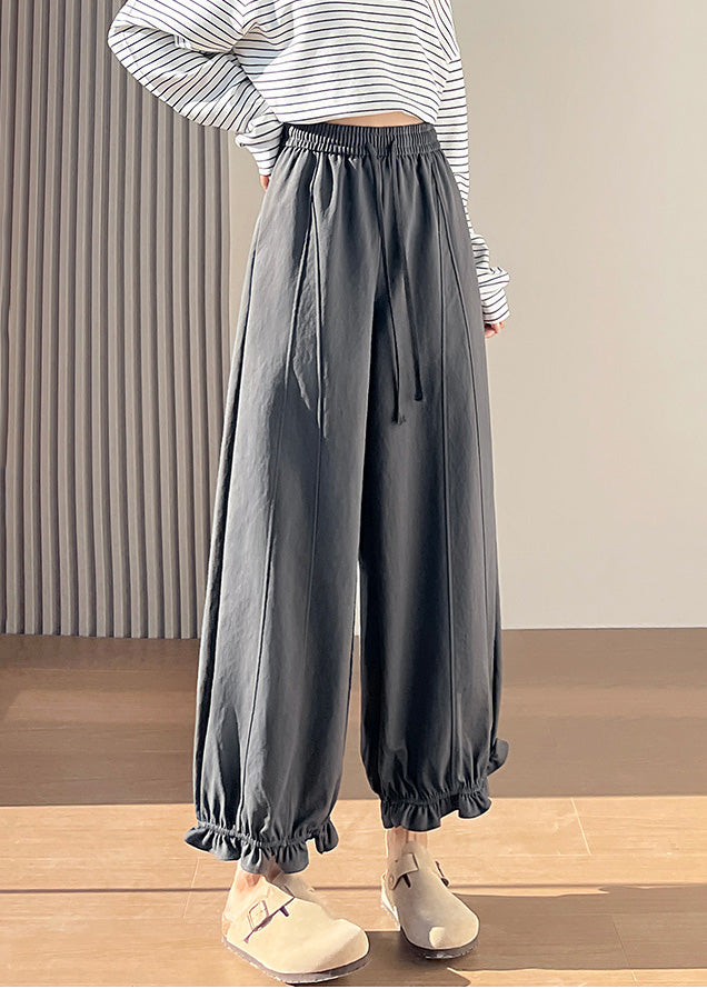 Effortlessly Elegant Pants with a Timeless Design
