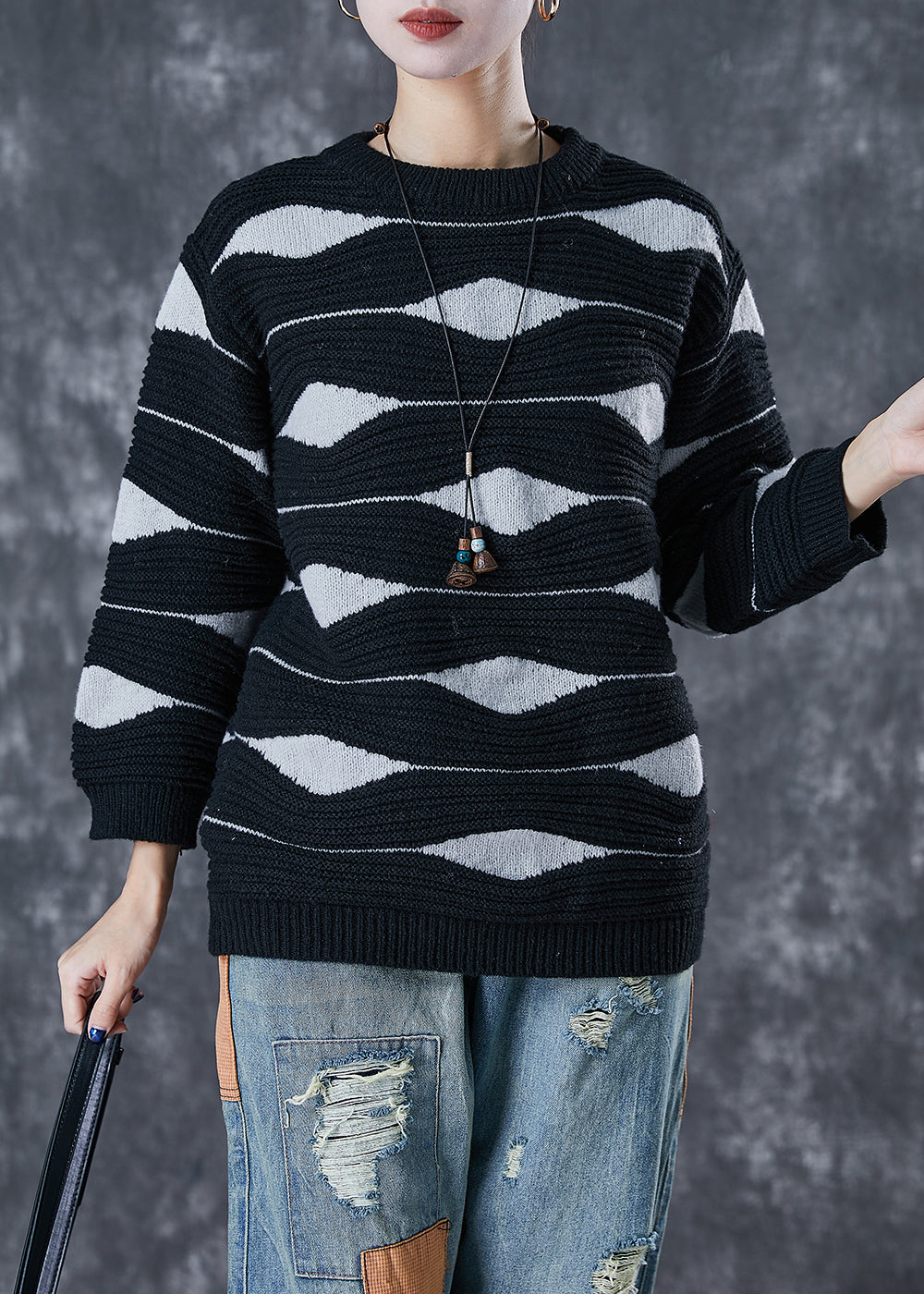 Well Tailored Sweater with a Graceful Silhouette