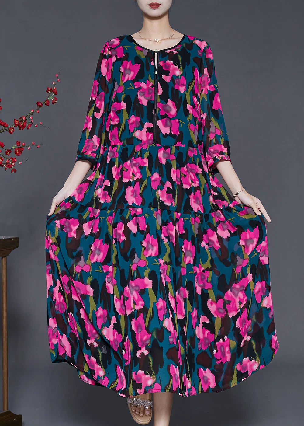 Effortlessly Elegant Dress with a Timeless Design