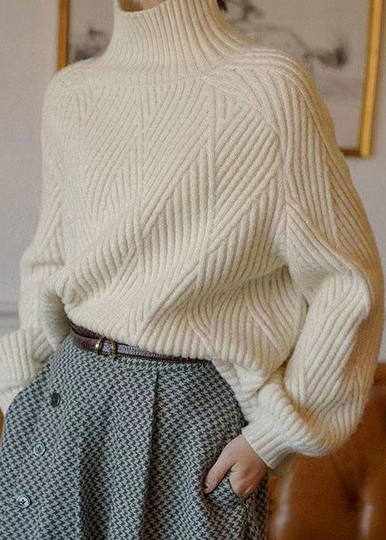 Well Tailored Sweater with a Graceful Silhouette
