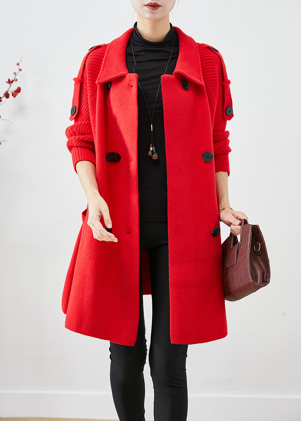 Well Tailored Coat with a Graceful Silhouette