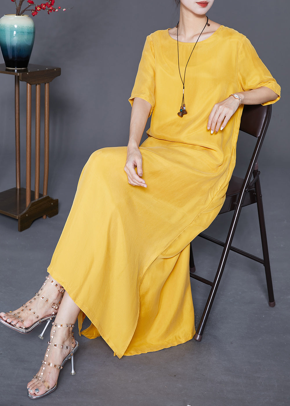 Beautifully Finished Dress in a Timeless Design