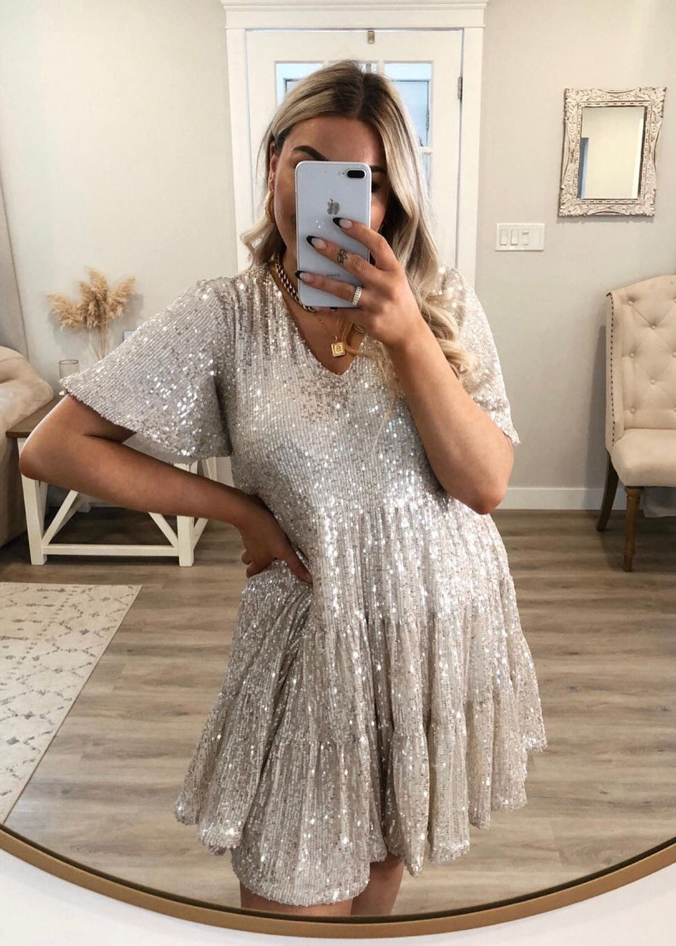 Effortlessly Elegant Dress with a Timeless Design