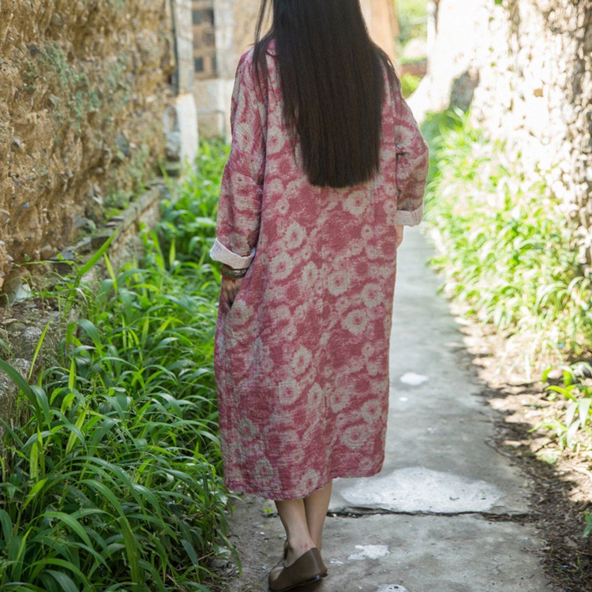 Beautifully Finished Dress in a Timeless Design