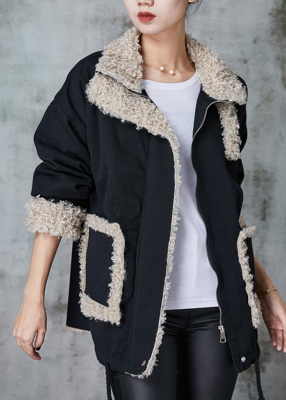 Well Tailored Coat with a Graceful Silhouette
