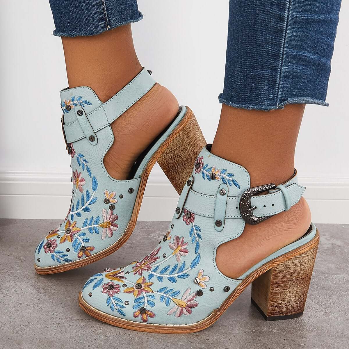 Chic Orthopedic Sandals with Unique Design