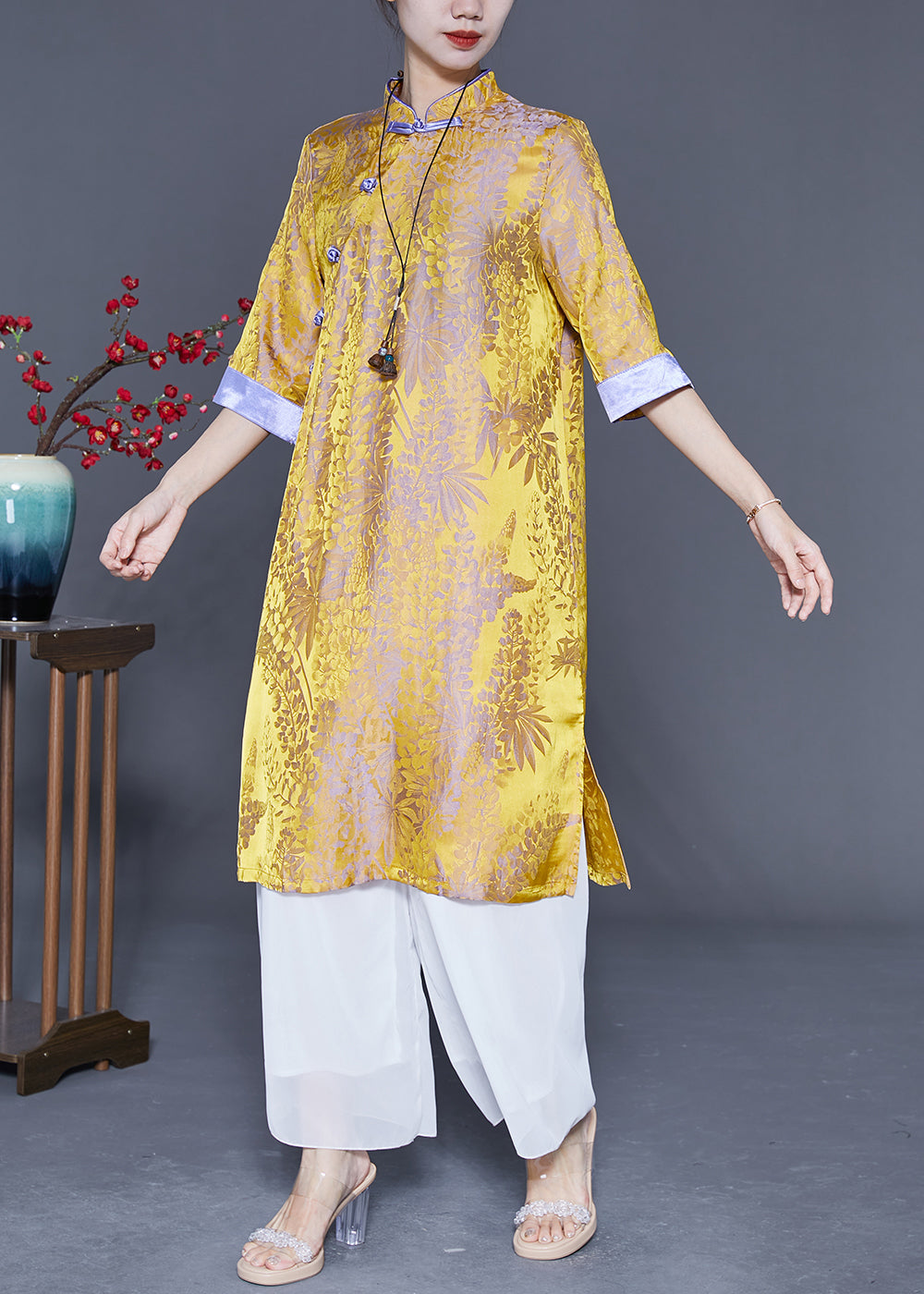 Beautifully Finished Dress in a Timeless Design