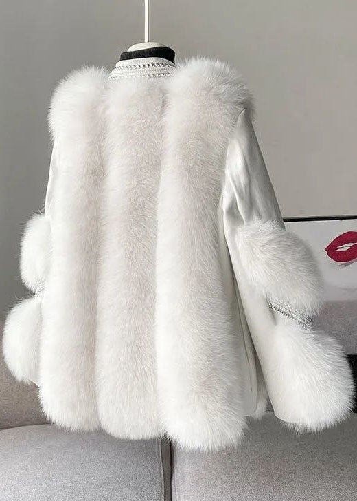 Well Tailored Coat with a Graceful Silhouette