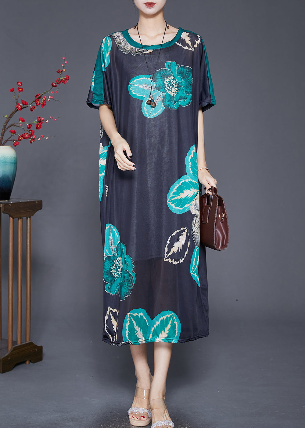 Classic Vintage Dress with a Flattering Fit