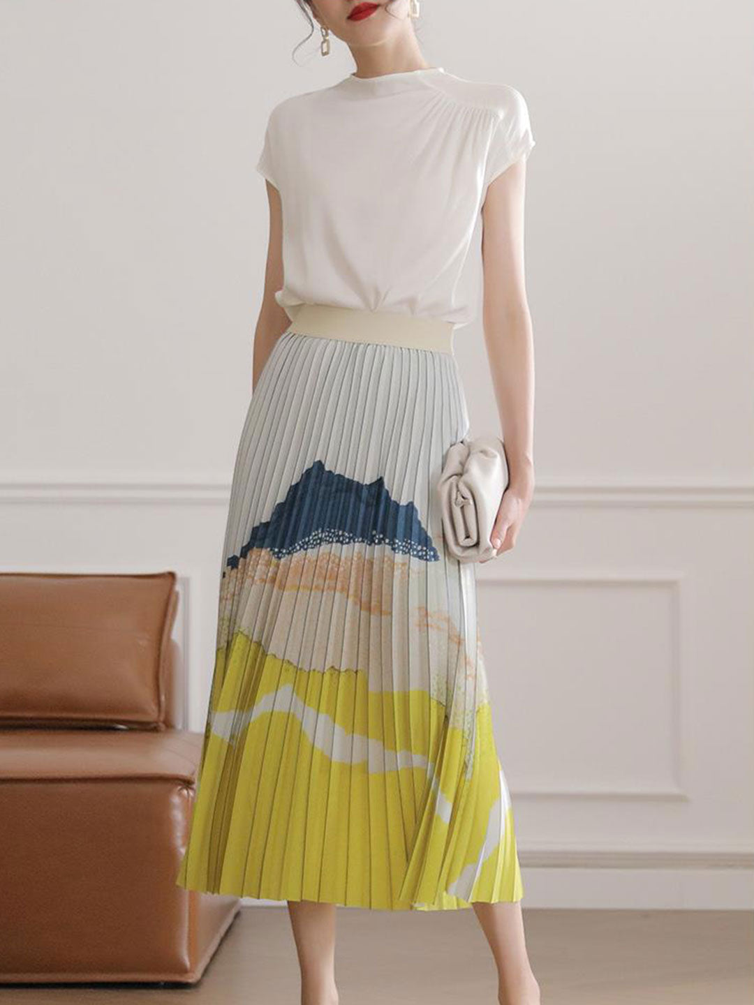 Well Tailored Top with a Graceful Silhouette