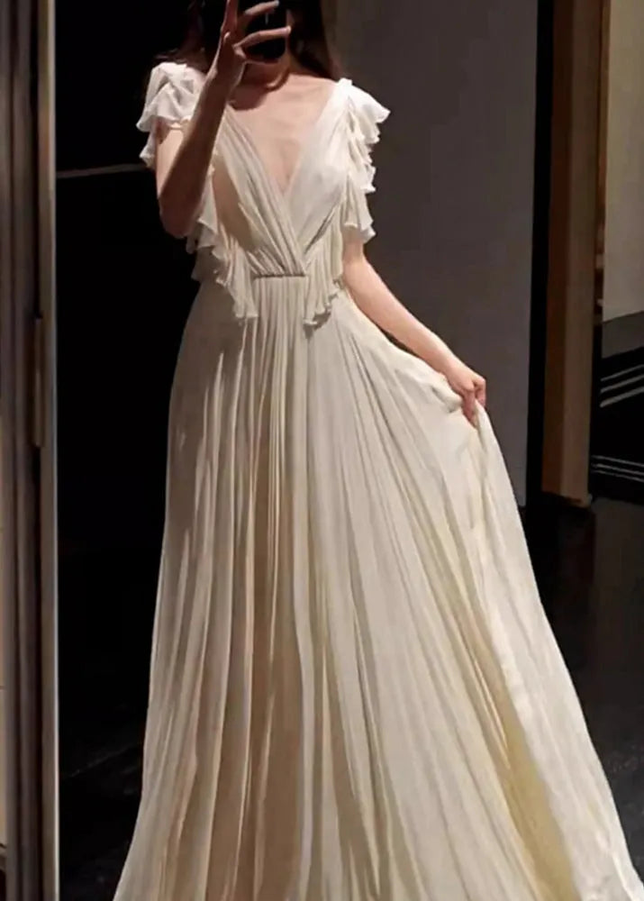 Beautifully Finished Dress in a Timeless Design