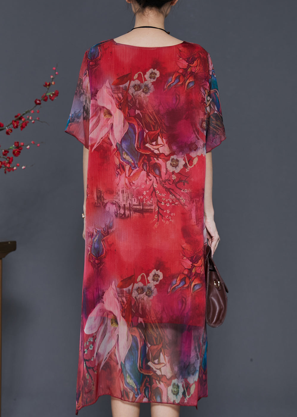 Beautifully Finished Dress in a Timeless Design