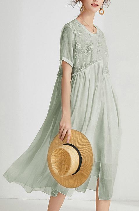 Beautifully Finished Dress in a Timeless Design
