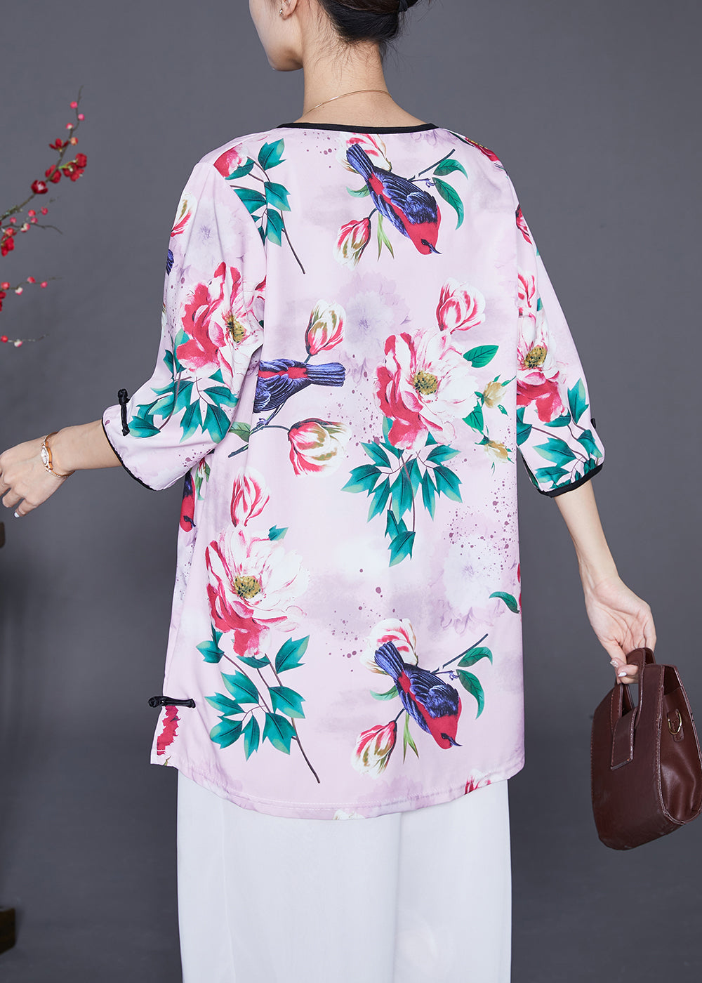 Sophisticated Blouse with a Clean Classic Look