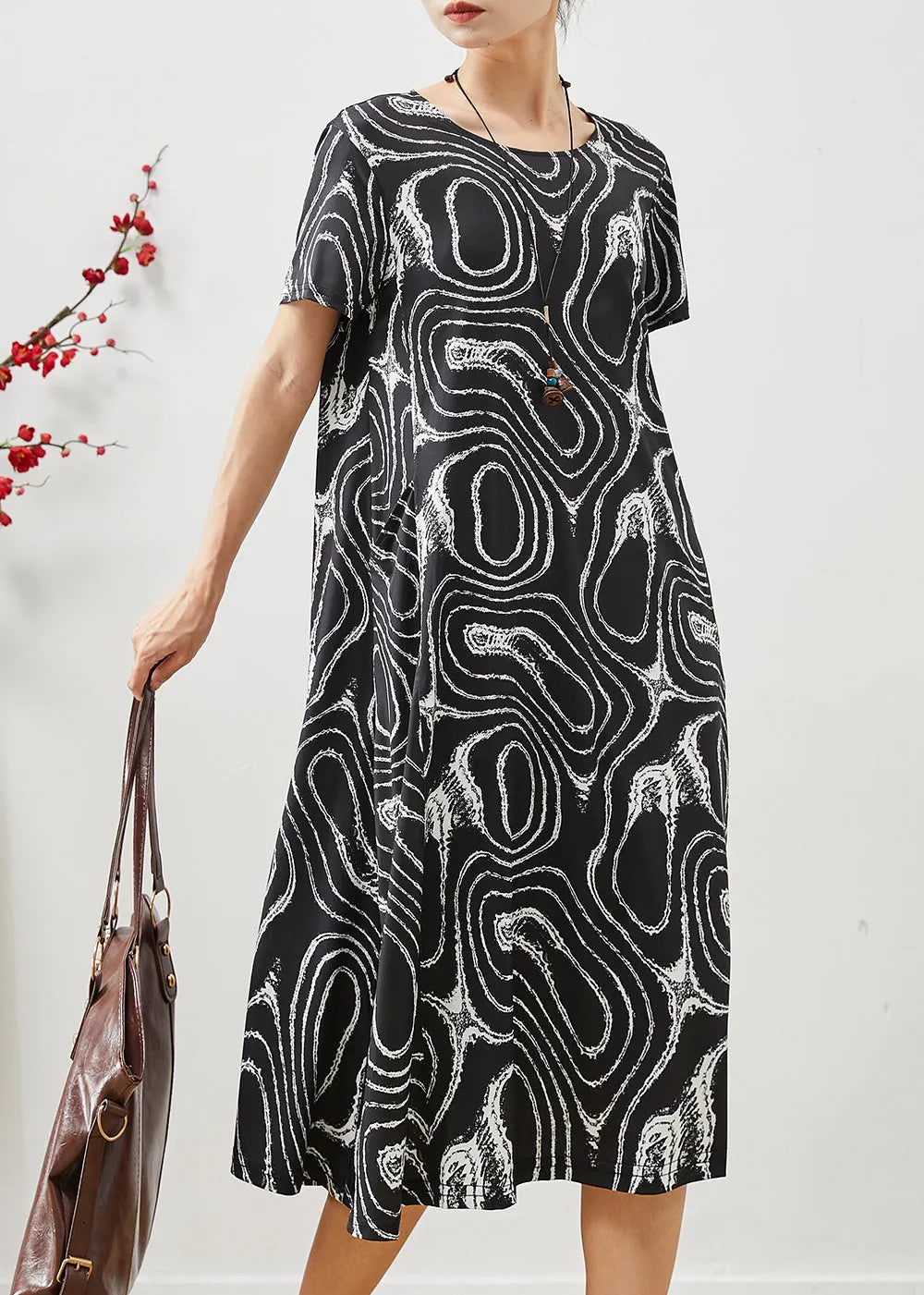 Well Tailored Dress with a Graceful Silhouette