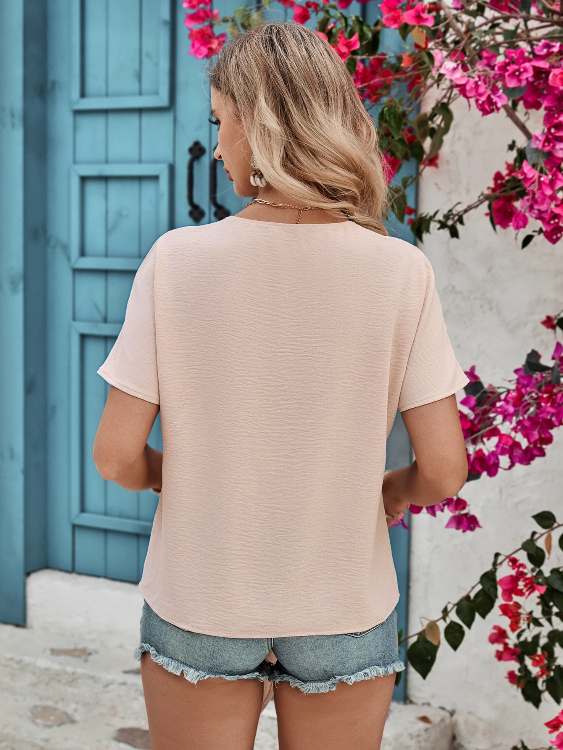 Effortlessly Elegant Blouse with a Timeless Design