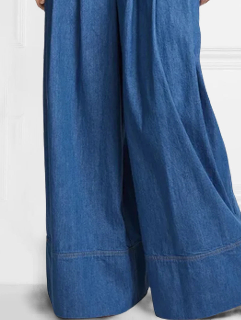 Well Tailored Pants with a Graceful Silhouette