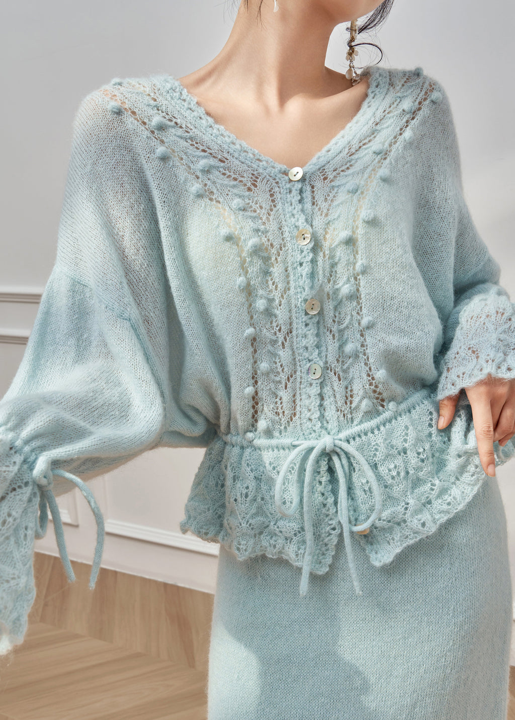 Effortlessly Elegant Sweater with a Timeless Design