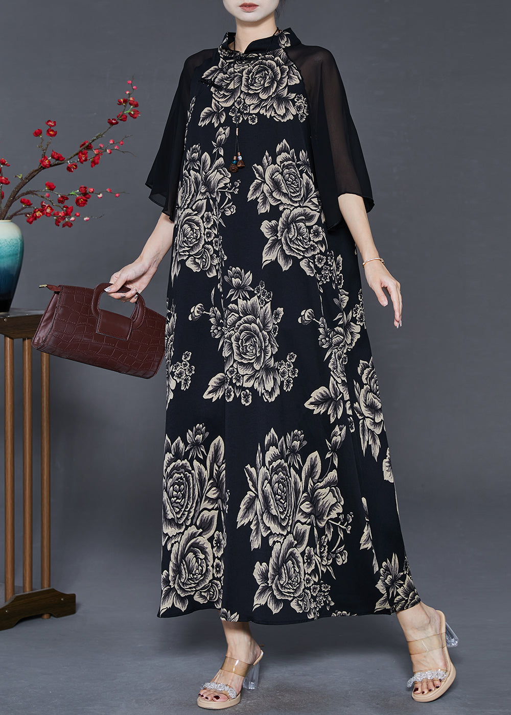 Beautifully Finished Dress in a Timeless Design