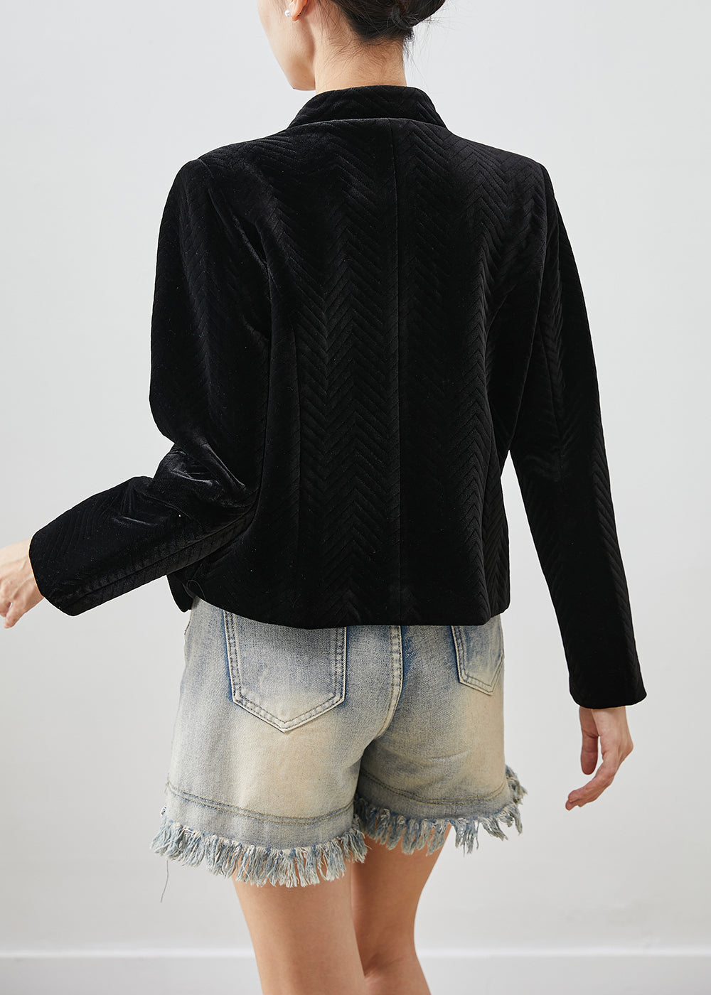 Effortlessly Elegant Jacket with a Timeless Design